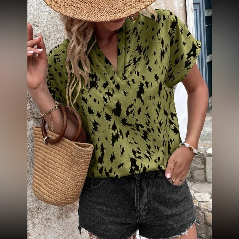 SHEIN Allover Print Notched Neck Batwing Sleeve Blouse
